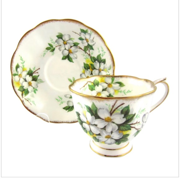 Royal Albert White Dogwood Vintage Tea Cup And Saucer Set Made in England - Picture 2 of 13